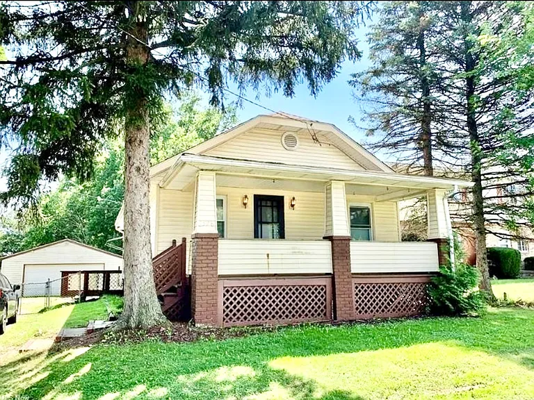 2576 Graham Rd — Photo 2