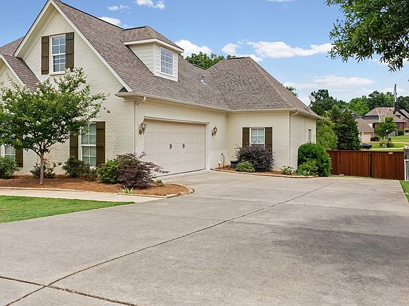 3rd image of 608 Centerpointe Cv