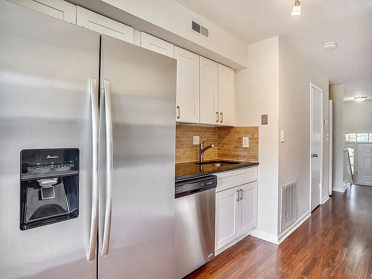 8830 Thomas Lea Ter — Photo 3