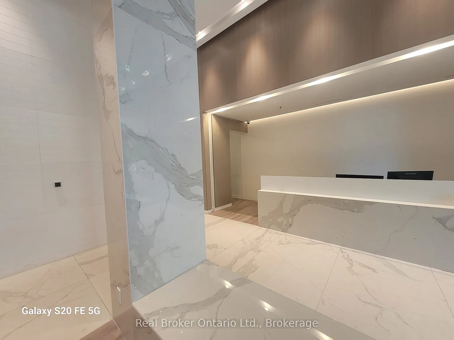 Nautique Lakefront Residences — Photo 3