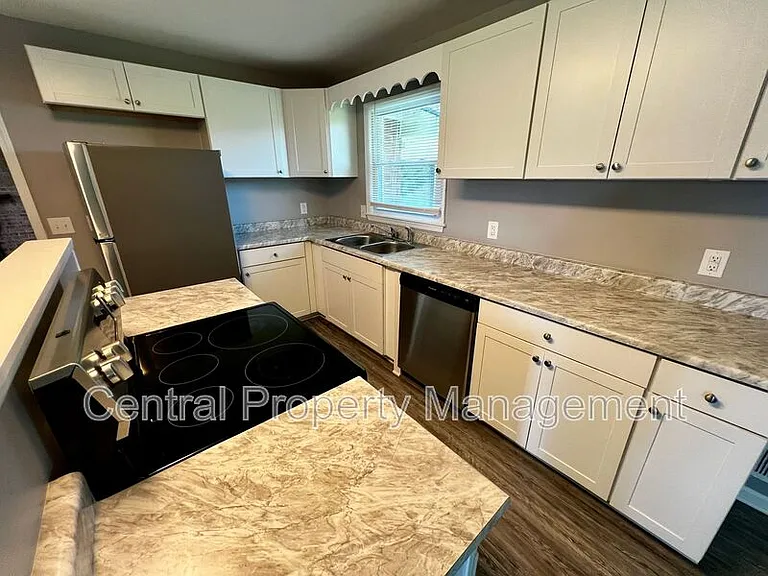 104 Madison Cir — Photo 8
