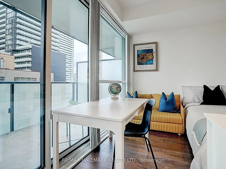 15 Grenville St #1406 — Photo 29