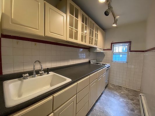 4th image of 143 Metropolitan Ave #1F