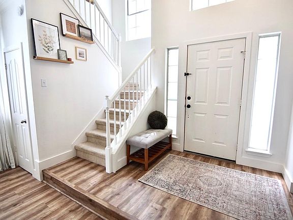 3rd image of 2918 Winchester Dr