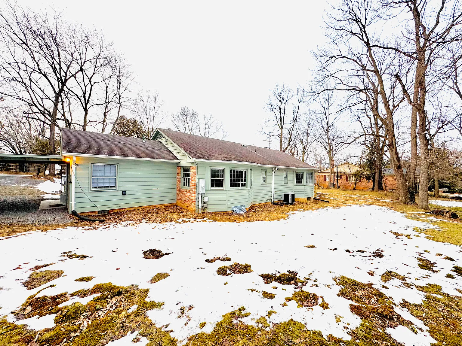 216 S Buckmarsh St — Photo 3