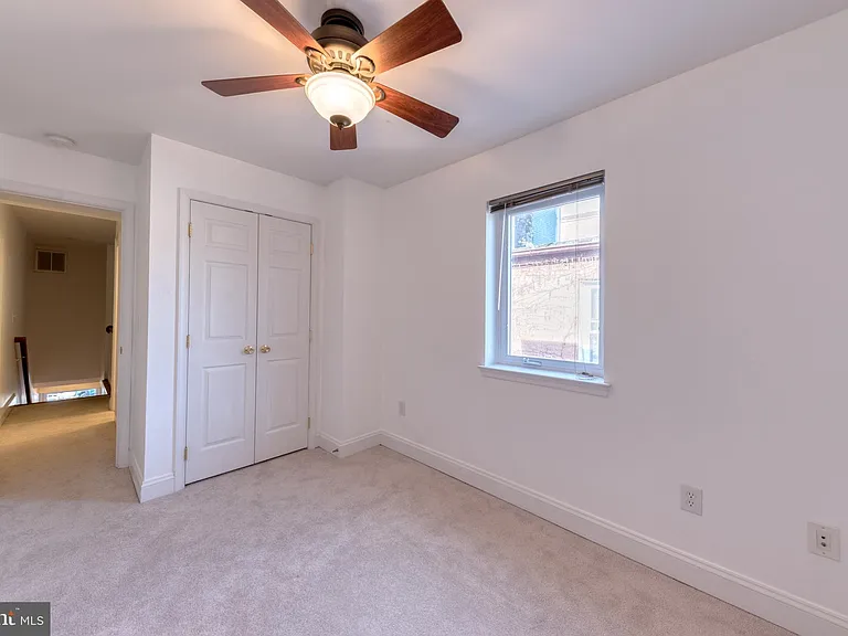 1818 Bank St — Photo 16
