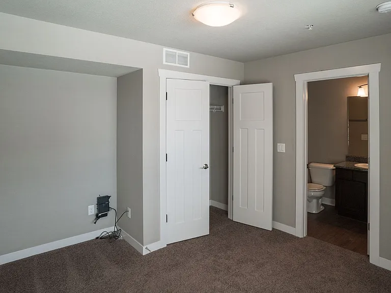 Ironwood Glen Townhomes — Photo 14