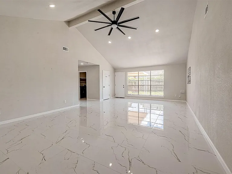 12055 Fairpoint Dr — Photo 44