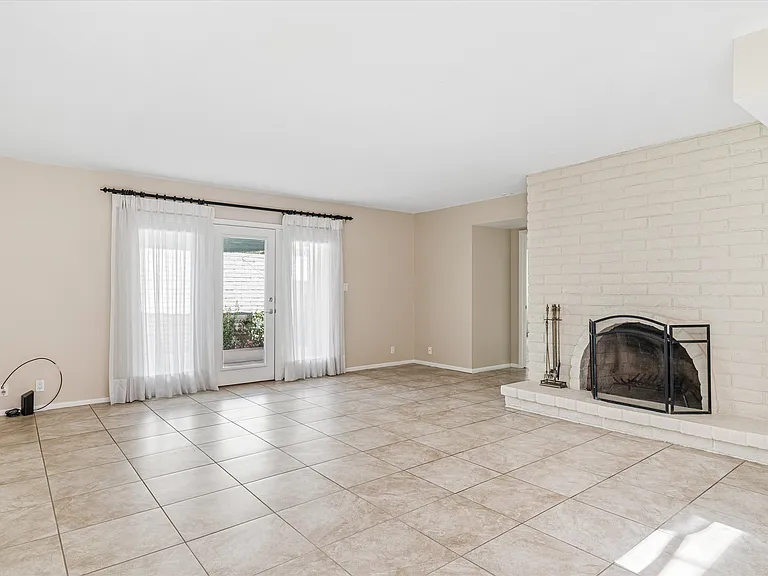 5208 N 78th Way — Photo 7