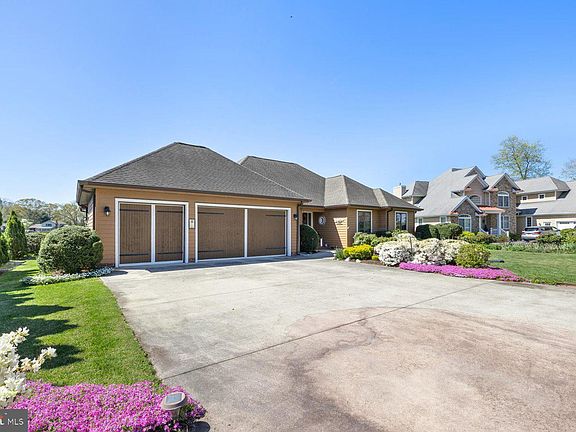 5th image of 23096 Lakewood Cir