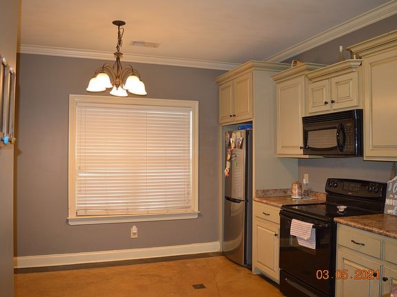 4th image of 611 E Crawford Dr