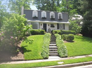 6017 Grove Dr, Alexandria, VA 22307