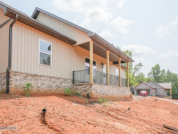 4th image of 842 Pinebrooke Dr