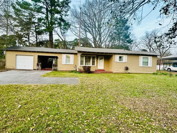 208 Watlington St, Center, TX 75935