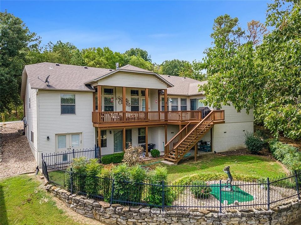 1st image of 16 Luncarty Ln