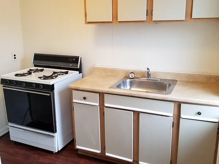 302 E Main St — Photo 11