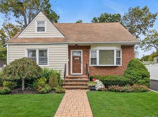 2207 Van Nostrand Ave, Merrick, NY 11566