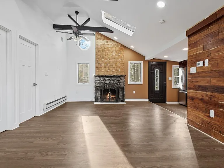 19 Sylvan Trl — Photo 4