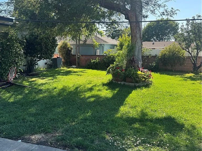 2011 E Orange Grove Ave — Photo 5