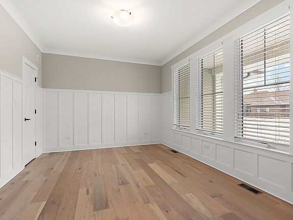 5th image of 549 Louise Dr