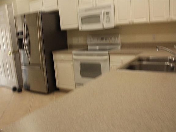 4th image of 1071 Albany Ct #221