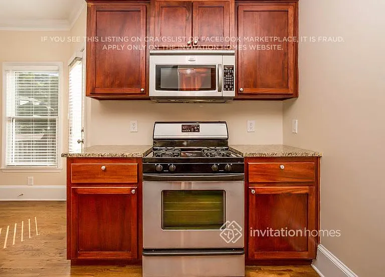 712 Connally St SE — Photo 9
