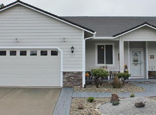 237 Cedar Brook Ln, Cave Junction, OR 97523