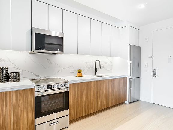 4th image of 135 Linden Blvd #14S