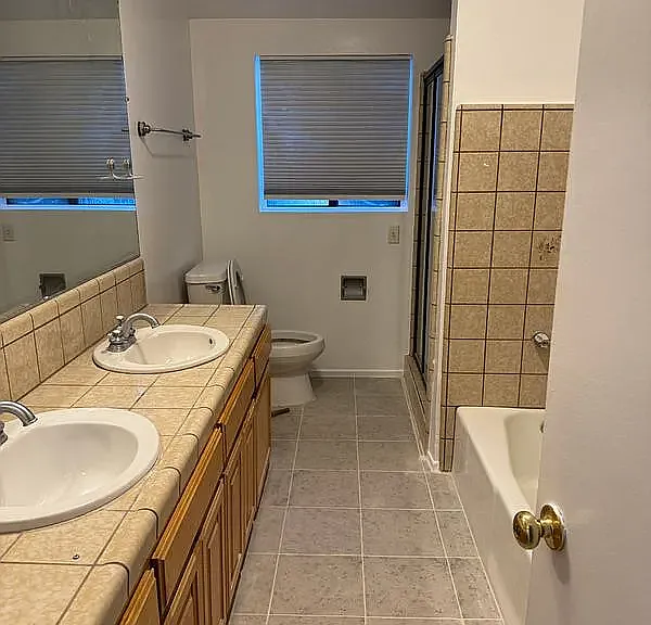 17249 Flanders St — Photo 30