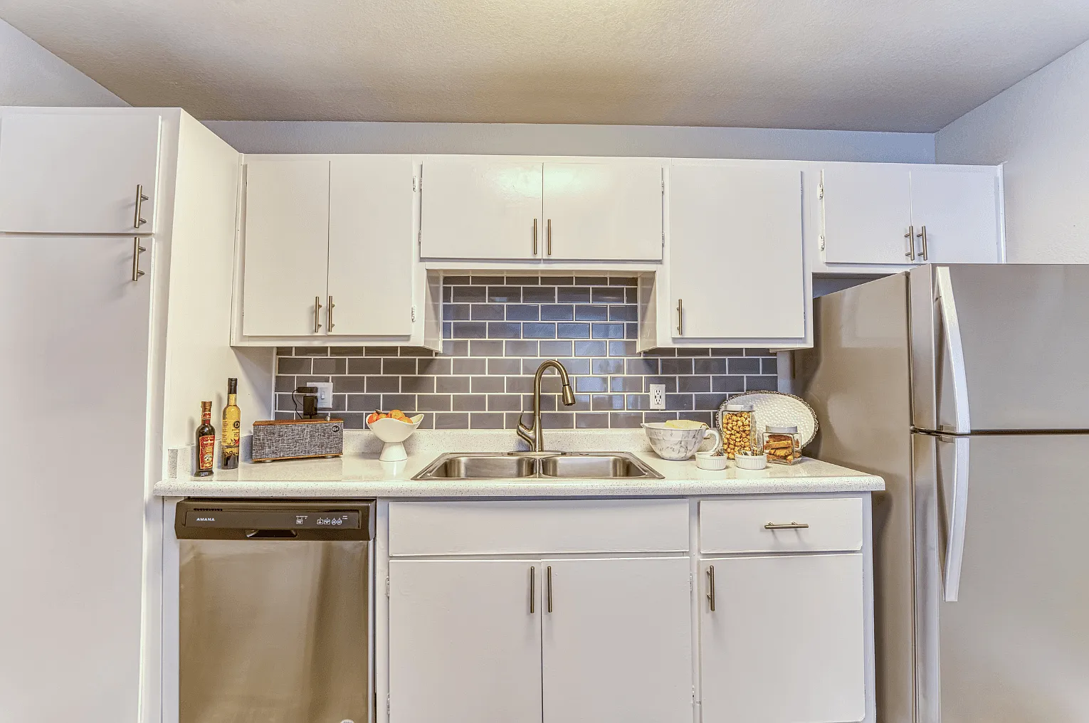 Las Brisas Apartment Homes — Photo 1