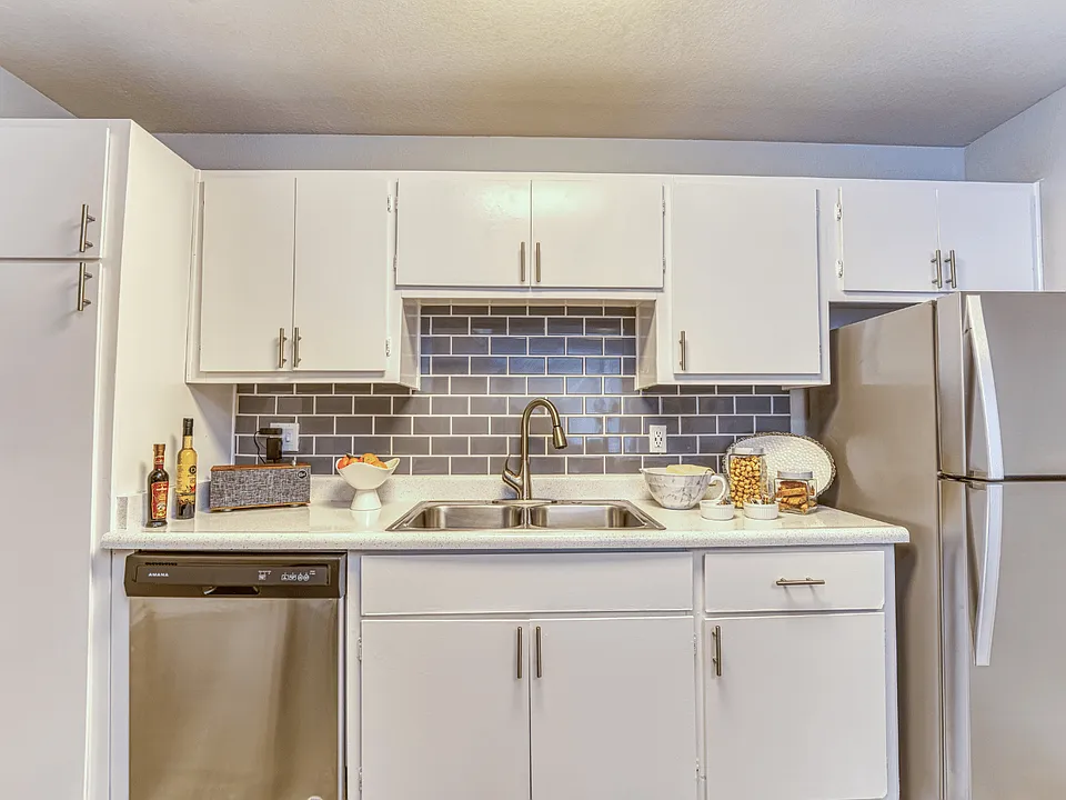 Las Brisas Apartment Homes