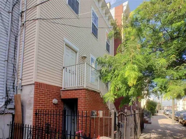 225 Halladay Street image 1 of 8