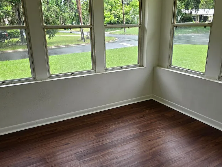 123 N Citrus Ave — Photo 2