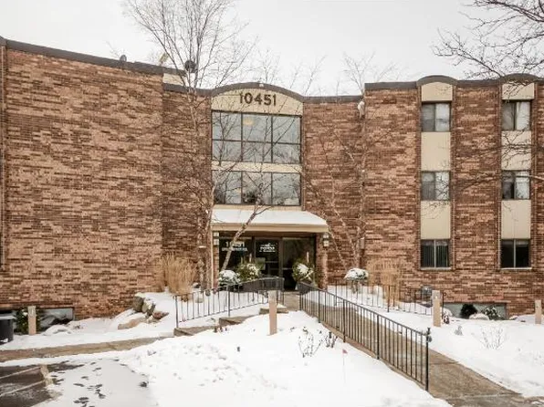 10451 Greenbrier Rd APT 103, Minnetonka, MN 55305