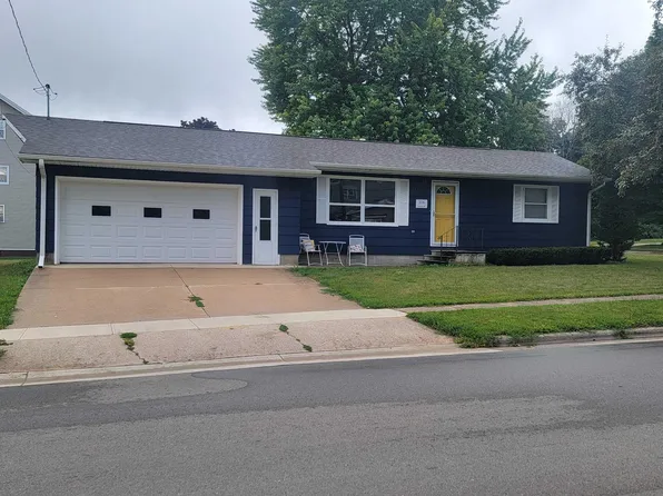 306 W Water St, Fayette, IA 52142
