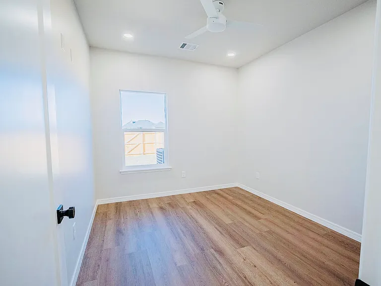 19001 Sierra Madre Dr — Photo 24