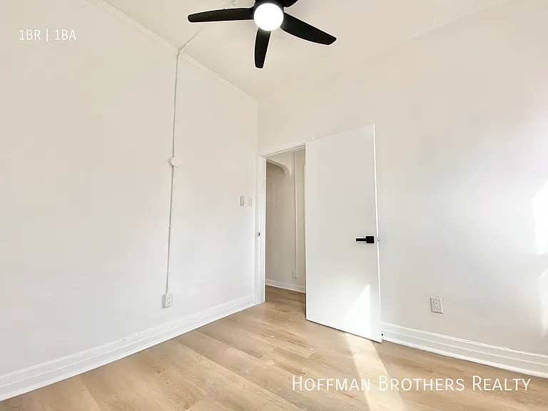 412 S Burlington Ave #416 — Photo 8