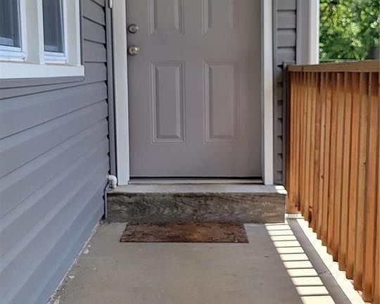 3rd image of 10815 Oak Ave
