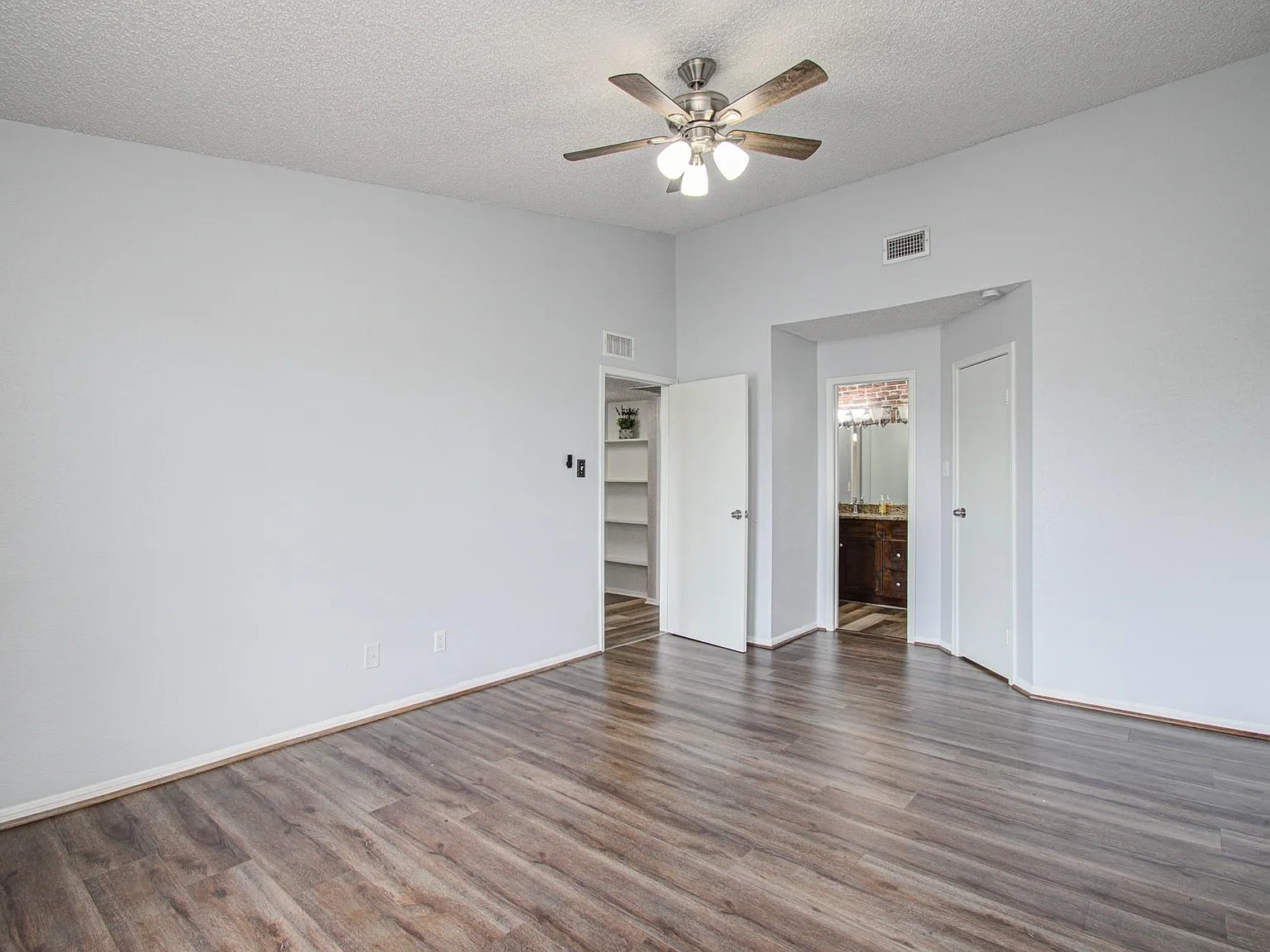 2 bed, 1.0 bath, 956 sqft, $1,175 — Photo 4