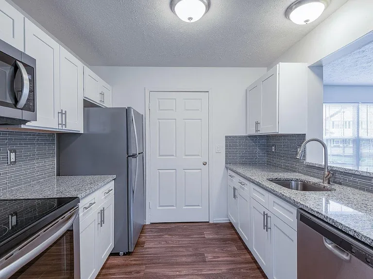 Westview Commons Apartment Homes — Photo 2