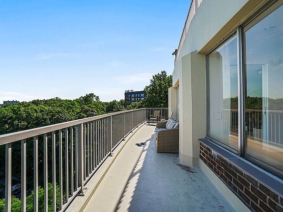4th image of 4455 Douglas Ave APT 15L