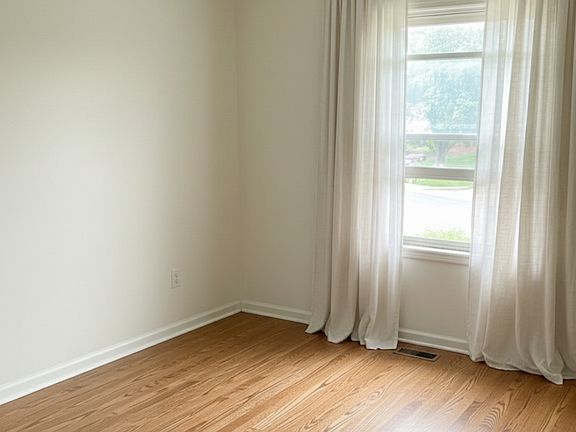 5th image of 207 Wakefield Pl