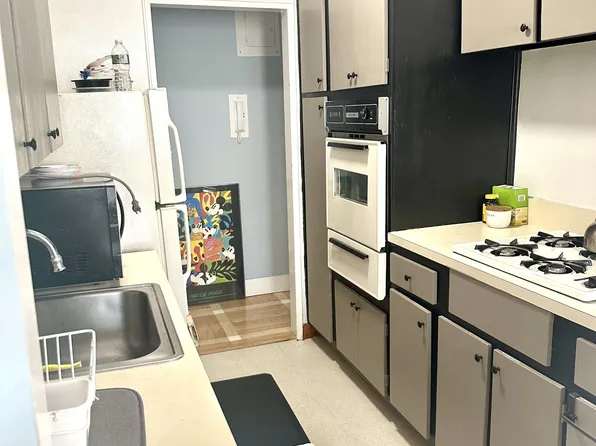 89-15 Parsons Boulevard image 4 of 9