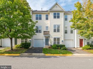 2504 Logan Wood Dr, Herndon, VA 20171
