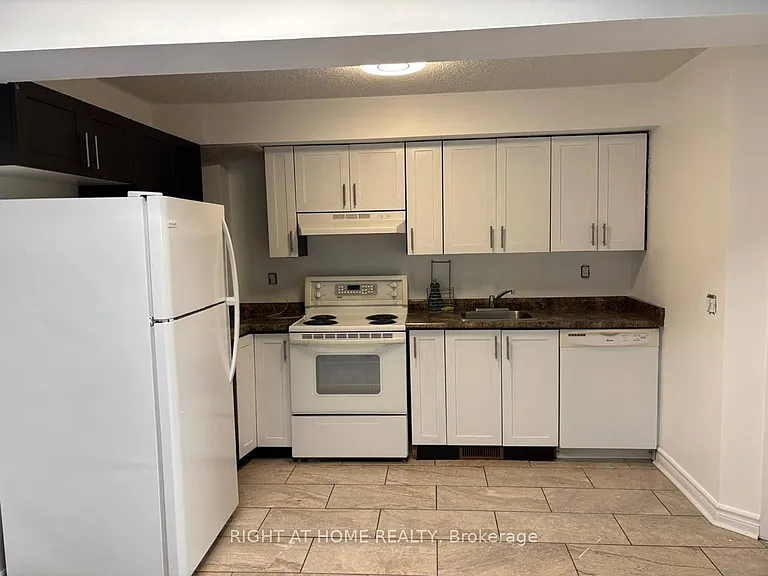 278 Waratah Ave #LOWER — Photo 4