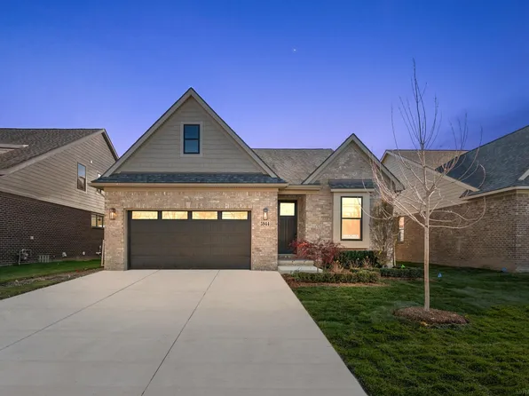 5944 Willow Grove Dr, Troy, MI 48085