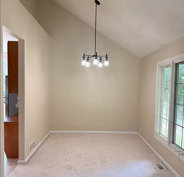 18602 Leavenworth St — Photo 4