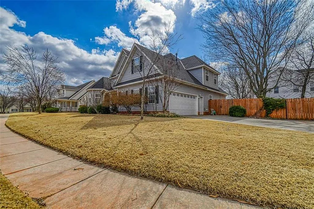 4 bed, 2.5 bath, 3054 sqft, $3,200 — Photo 4