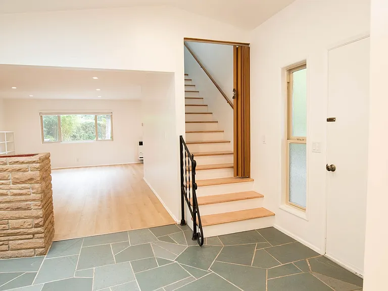 2604 Foothill Rd — Photo 32