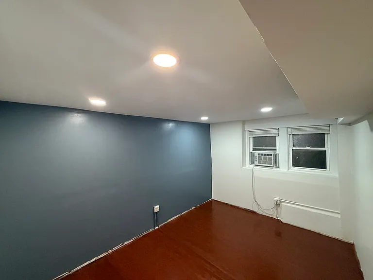 1645 W Beach Ave #G — Photo 5
